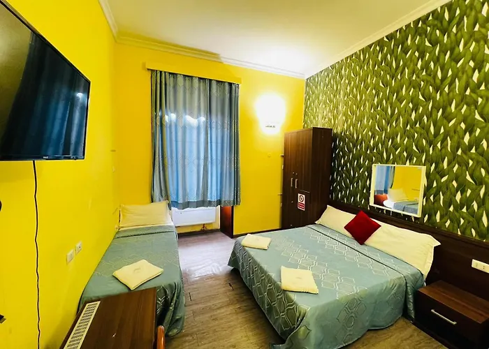 Station Pensión Roma